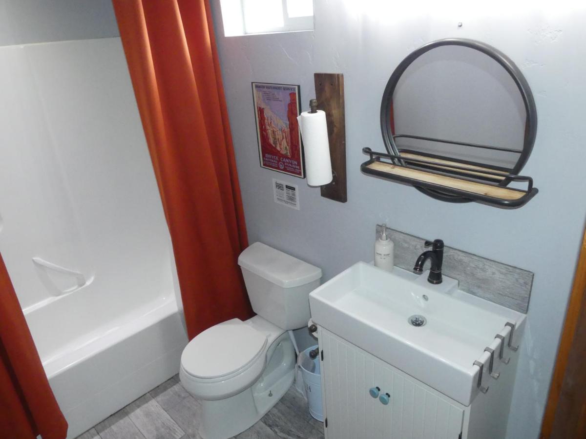 Private, Charming Cabin - Sleeps 5 - The Evergreen - Bryce Canyon National Park * Cannonville